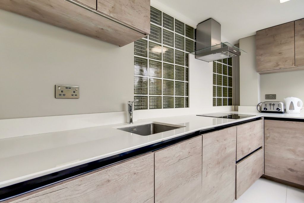 Property photo 3 of 11 4650102