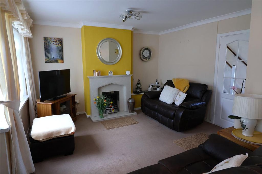 Property photo 3 of 8 Sitting Room/Diner