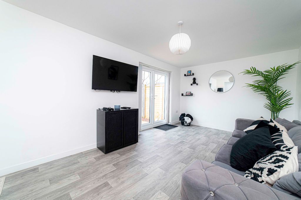 Property photo 2 of 12 Picture 2