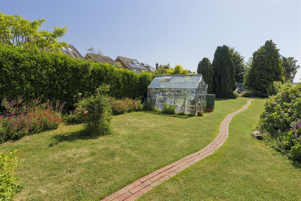 Property photo 2 of 32