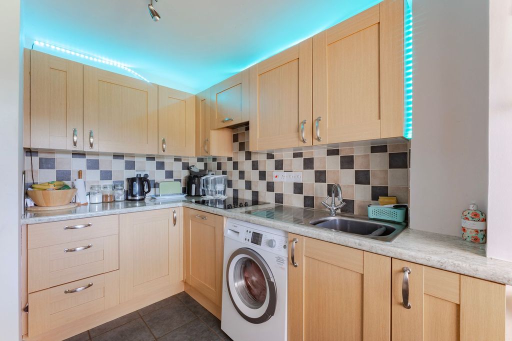 Property photo 3 of 21