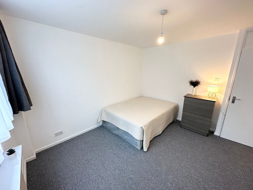 Property photo 2 of 11 Room E