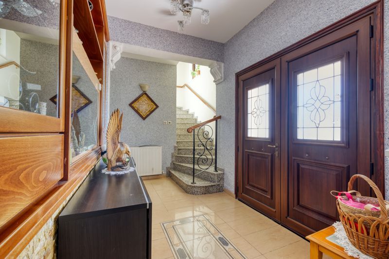 Property photo 2 of 34 Entrance