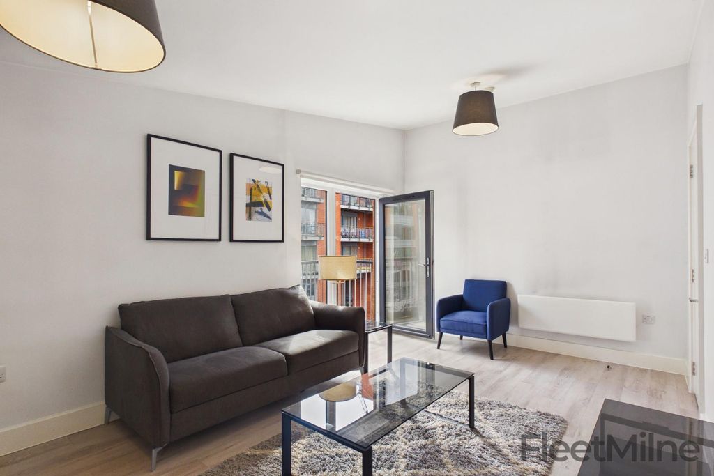 Property photo 1 of 13 Living/ Dining Area