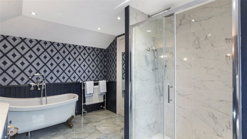 Property photo 3 of 34 Bathroom