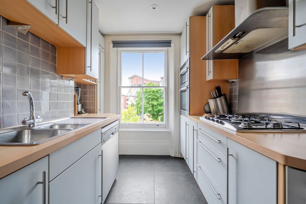 Property photo 3 of 12 Kitchen