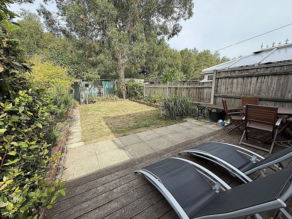 Property photo 2 of 28