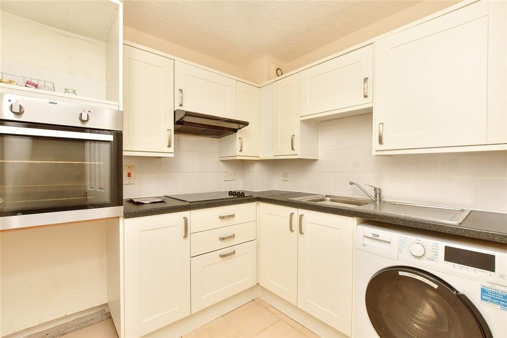 Property photo 2 of 10 Kitchen