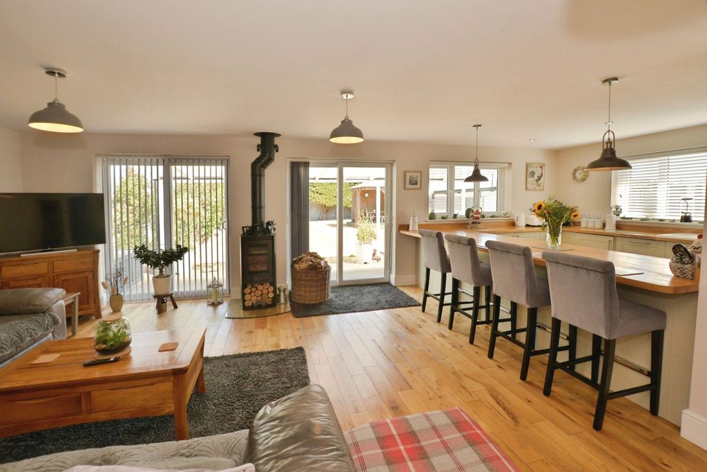 Property photo 3 of 23 Pbox-Img.Jpg