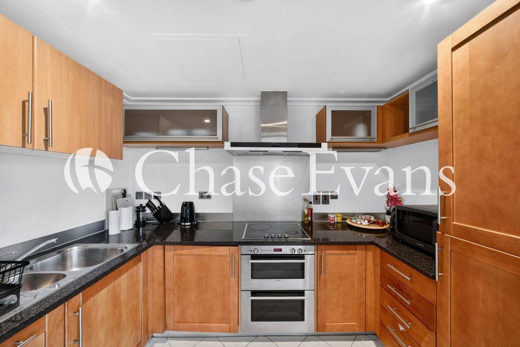 Property photo 3 of 22 Kitchen