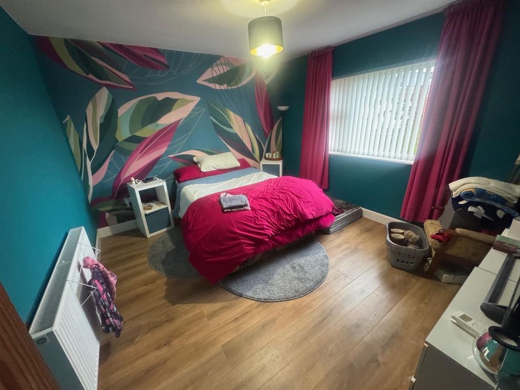 Property photo 2 of 14 Bed 1 Rear.Jpg