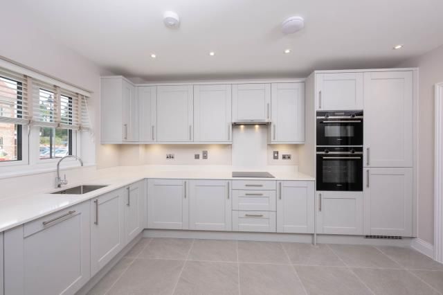 Property photo 2 of 12 Kitchen