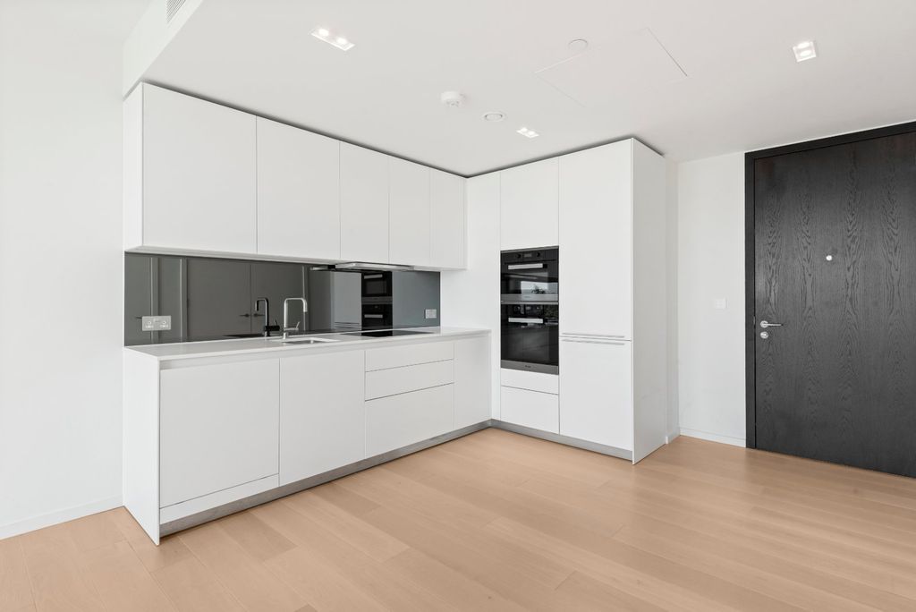 Property photo 3 of 15 Kitchen
