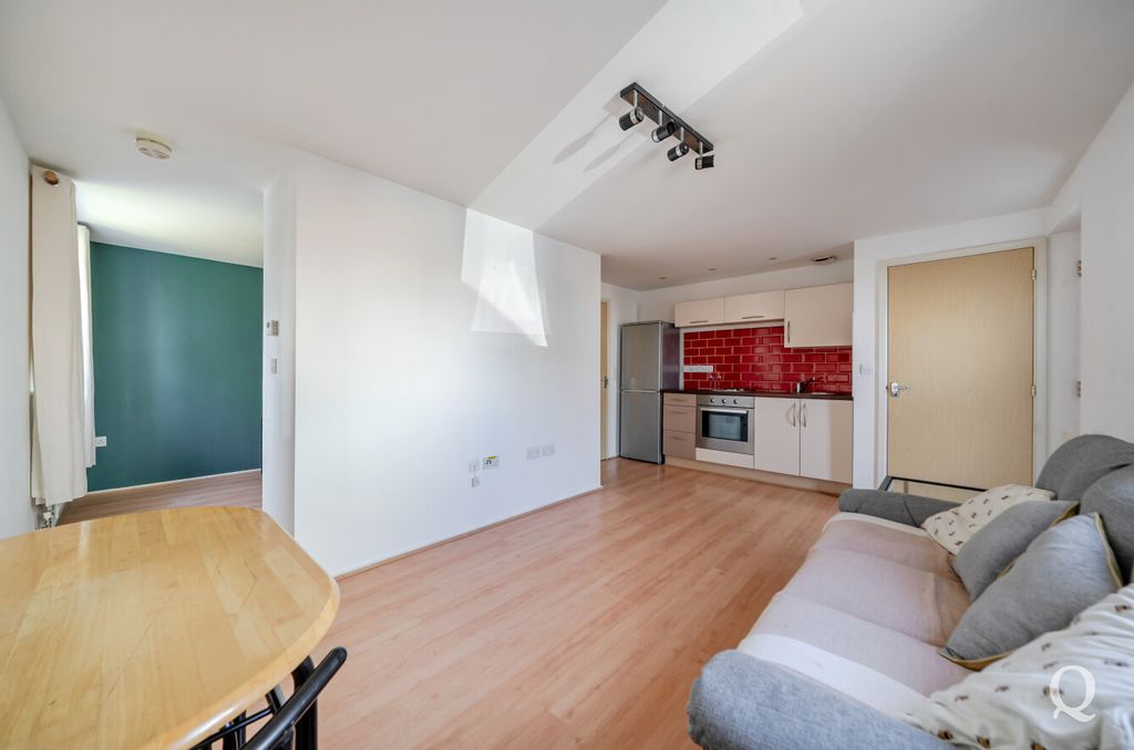 Property photo 3 of 18 94Db6156-2A6d-41A...