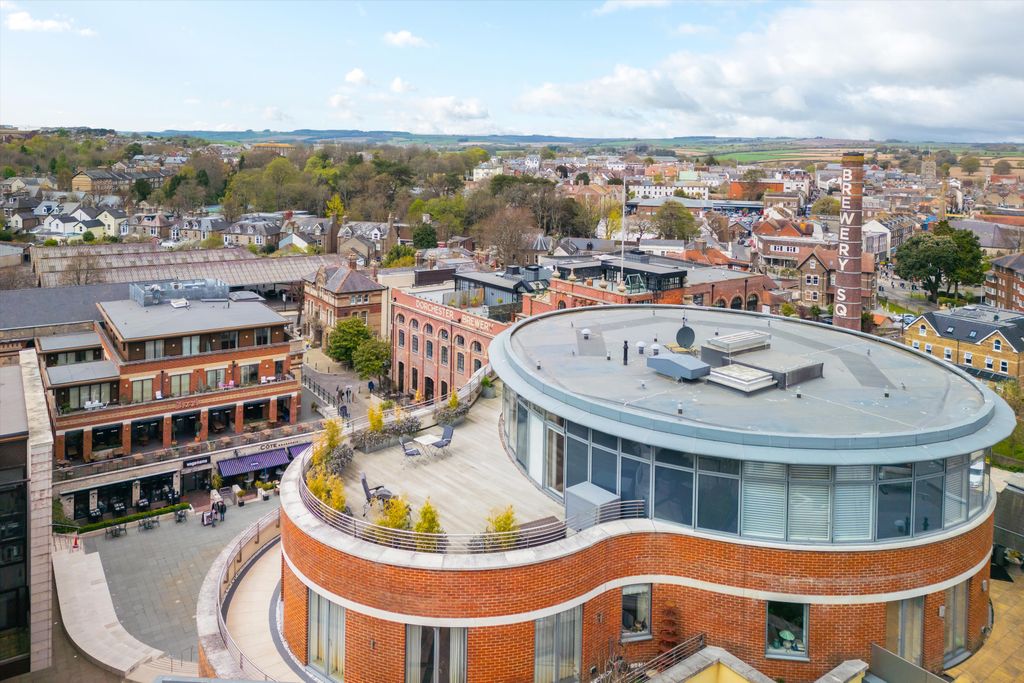 Property photo 3 of 18 Image