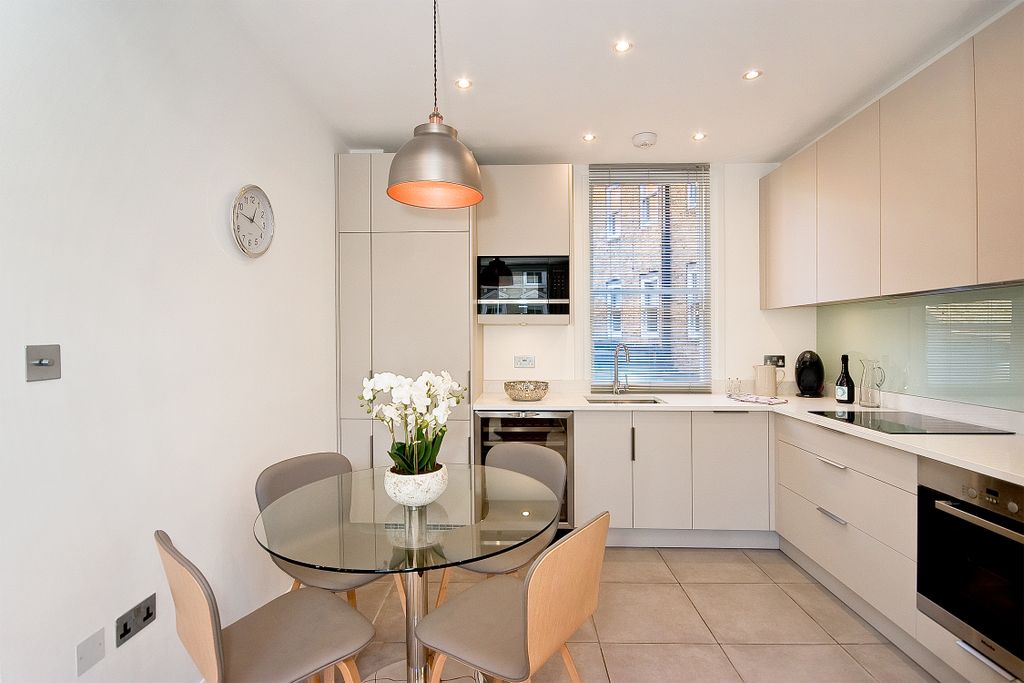 Property photo 2 of 8 4A Montpelier Street-Kit