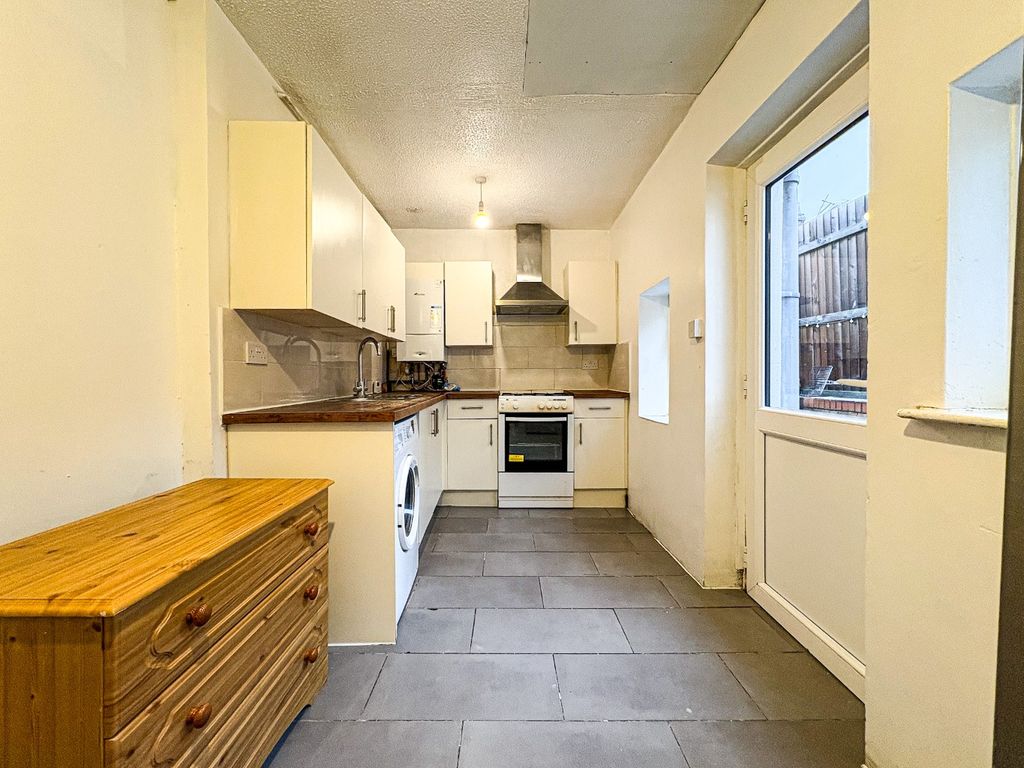 Property photo 2 of 19 4840166