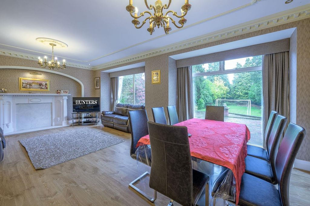 Property photo 2 of 32 Lounge Dining Room 1