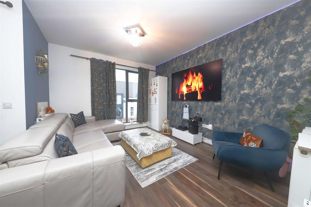 Property photo 3 of 10 Living Area