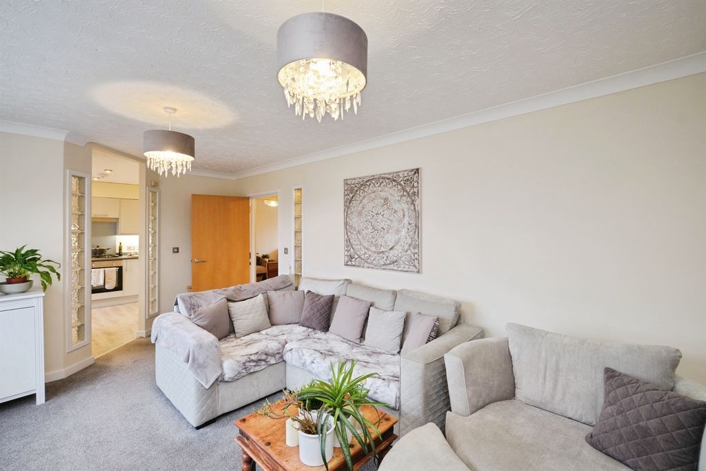 Property photo 2 of 22