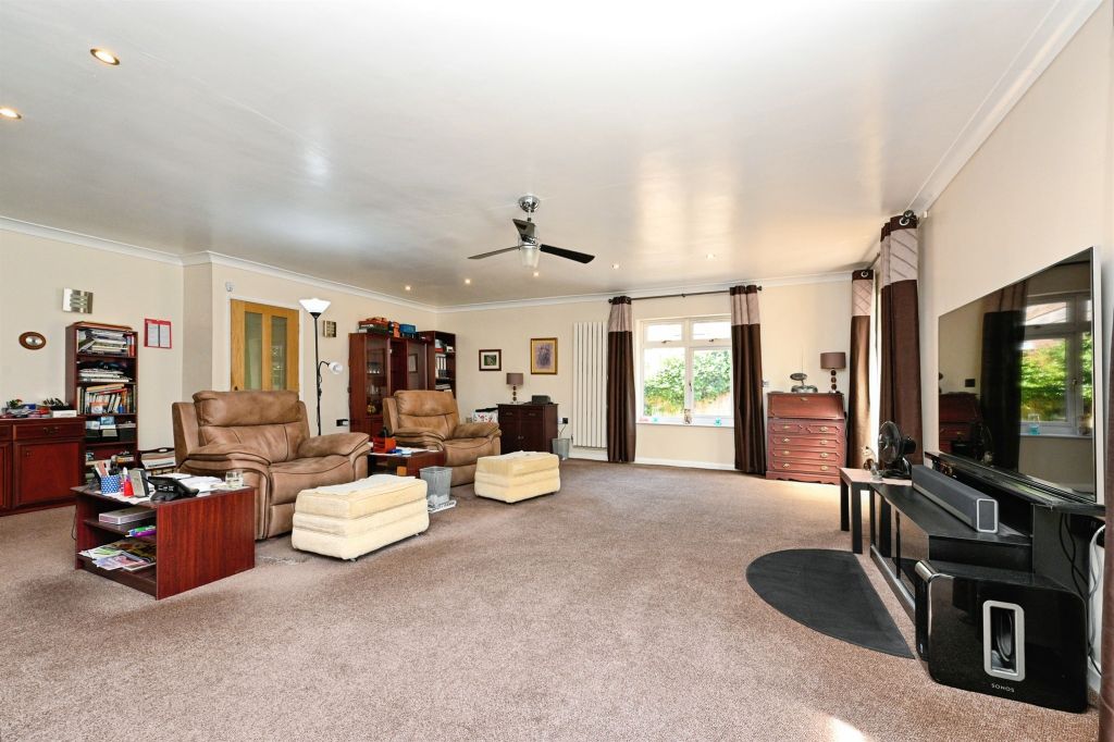 Property photo 3 of 18