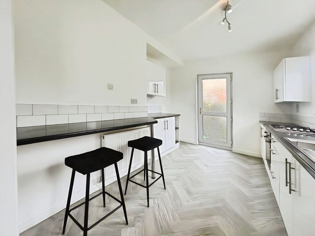 Property photo 2 of 15 5220831