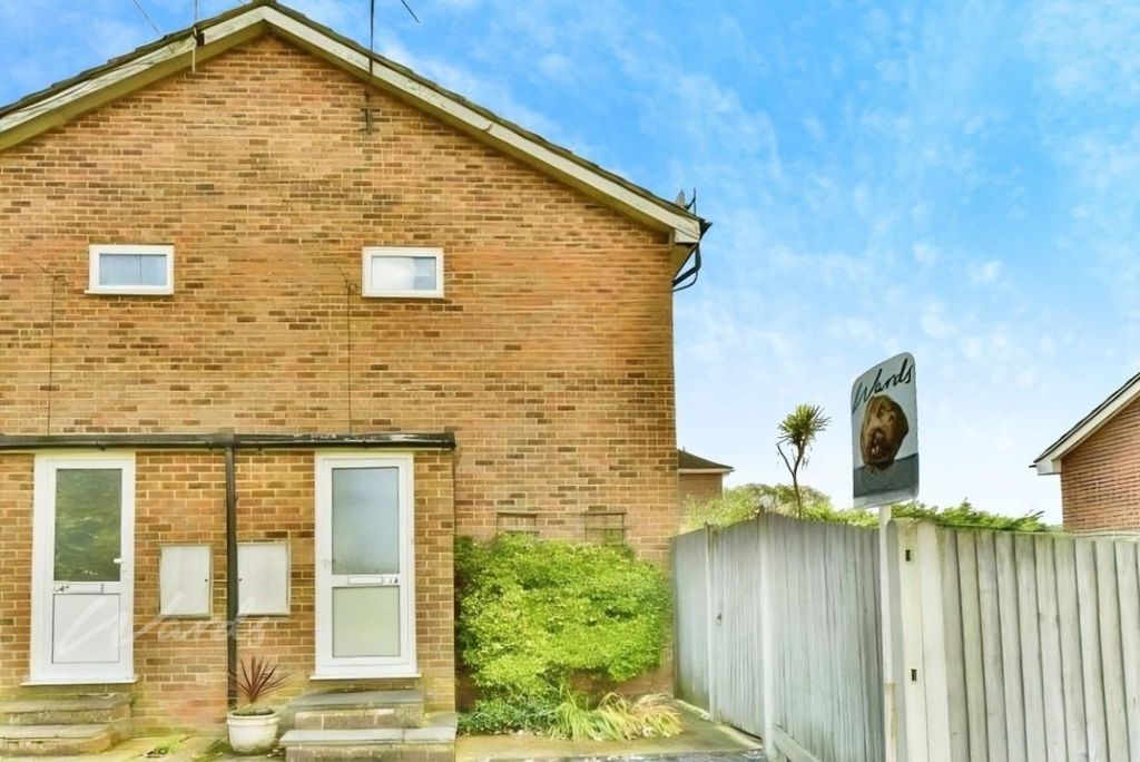 Property photo 1 of 5 Ploughmans Front