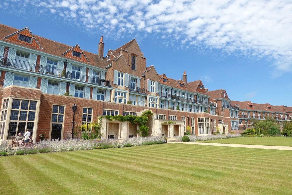 Additional image 10 of 3 bed flat for saleKings Drive, Midhurst GU29