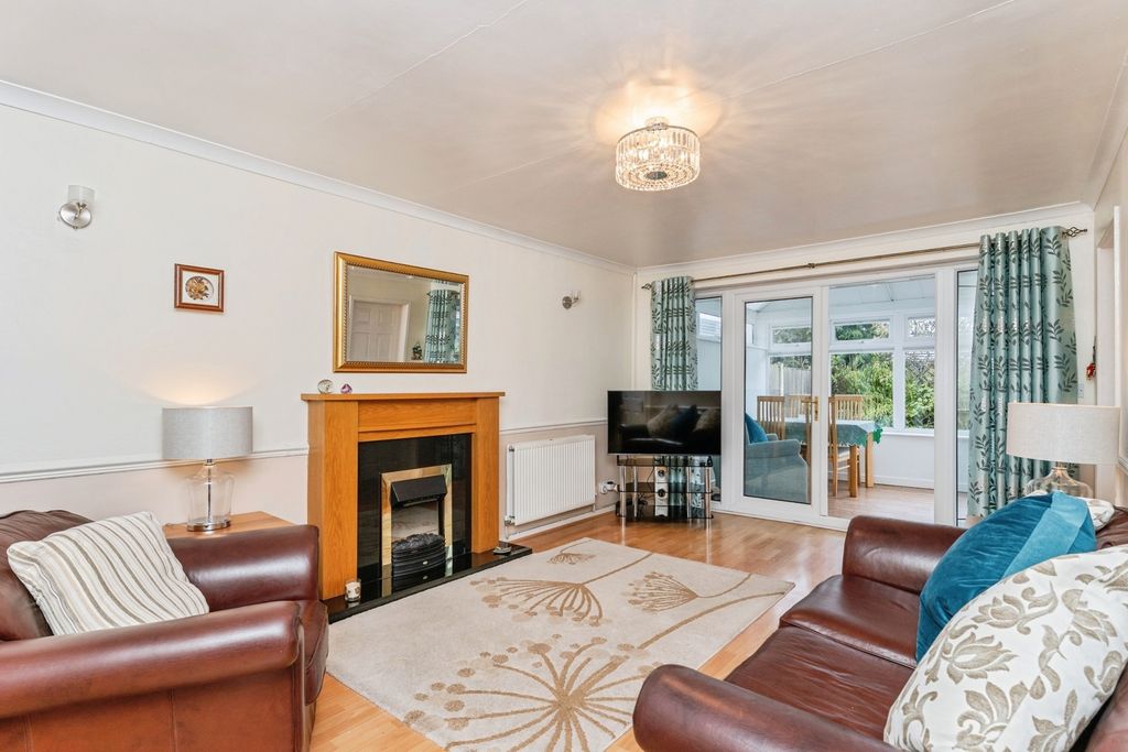 Property photo 2 of 20 Lounge