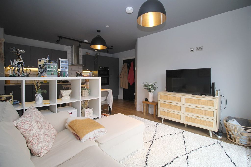 Property photo 1 of 22 Lounge / Diner