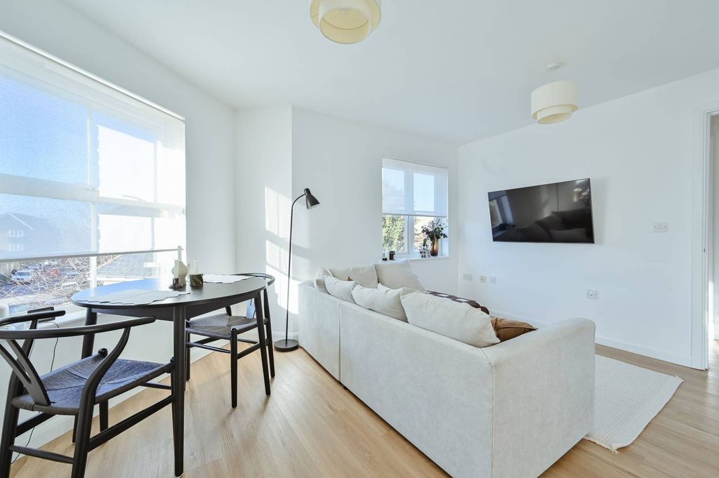 Property photo 3 of 11