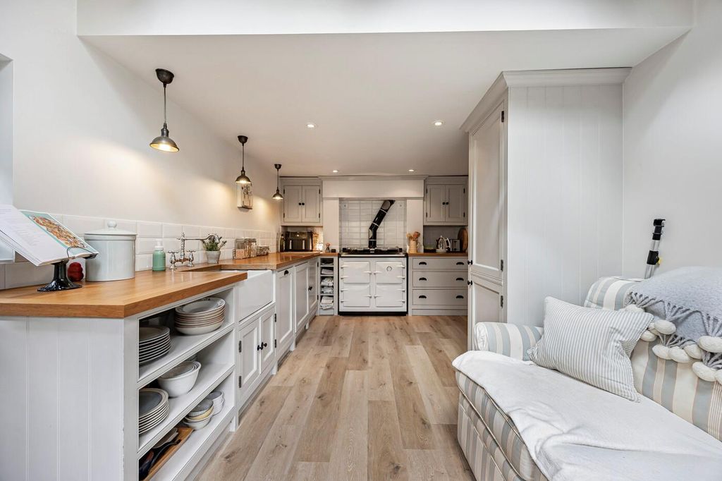 Property photo 2 of 25 Image