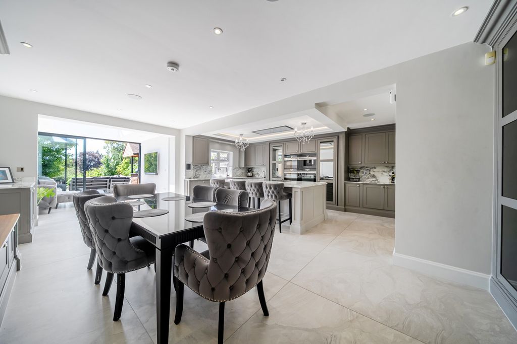 Property photo 3 of 18 1503988-14-6A7B10...
