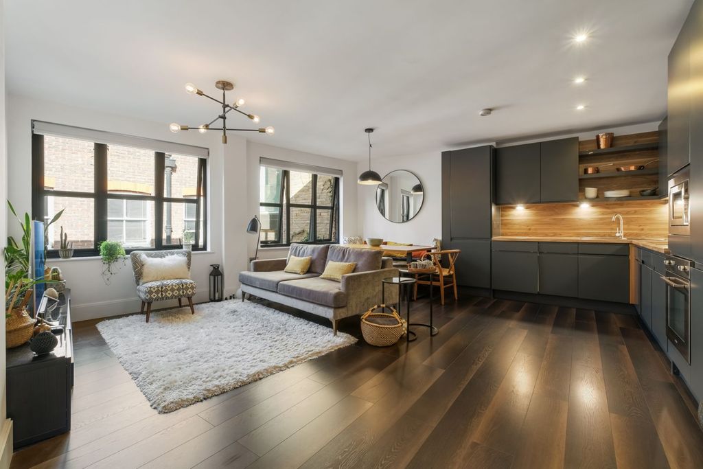 Property photo 1 of 11 Living / Dining Room