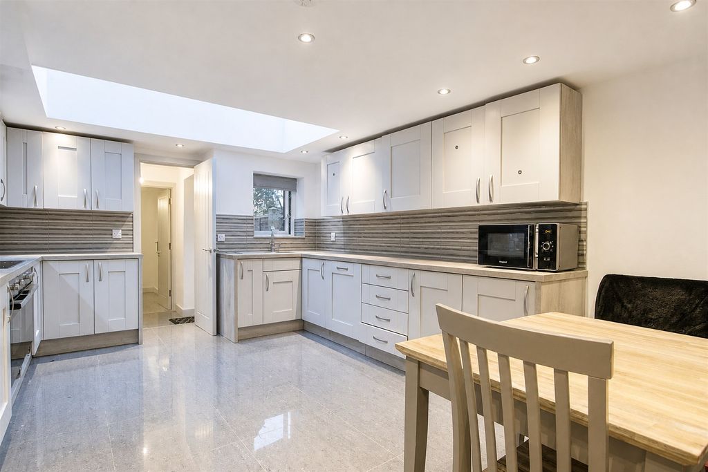 Property photo 1 of 16 Approach