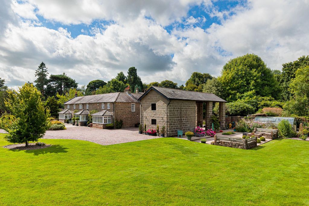 Property photo 1 of 32