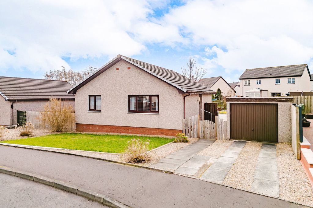 Property photo 1 of 28