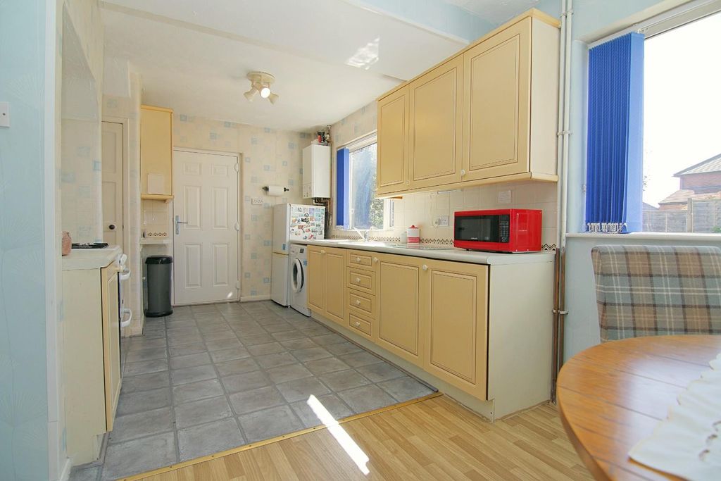 Property photo 2 of 17 Dining Kitchen