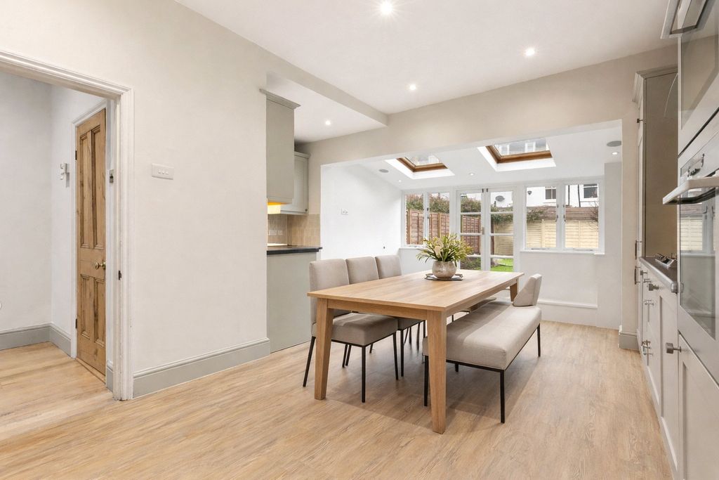 Property photo 2 of 8 Picture No. 13