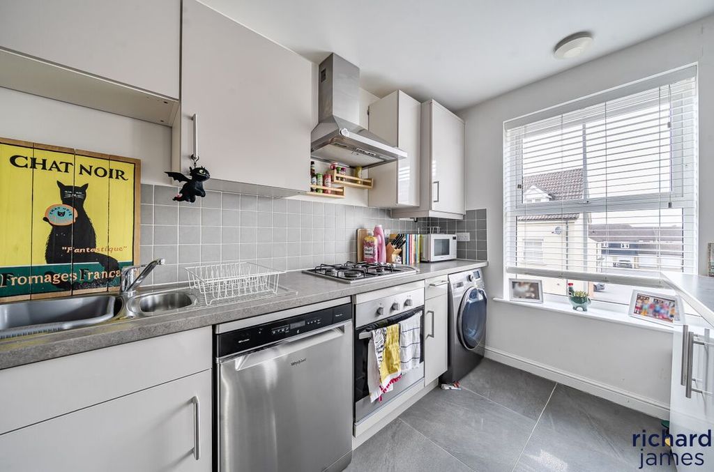 Property photo 3 of 10 ee35Af28484E4d76A2Aa74F659B0E358