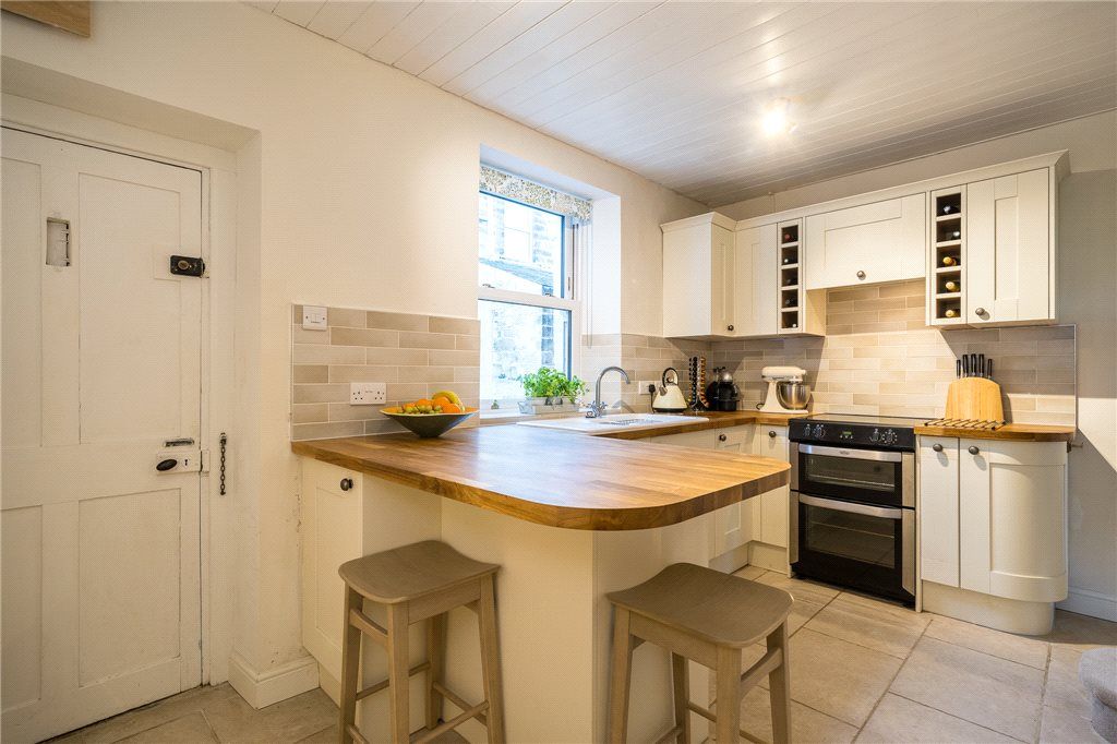 Property photo 2 of 16 Kitchen