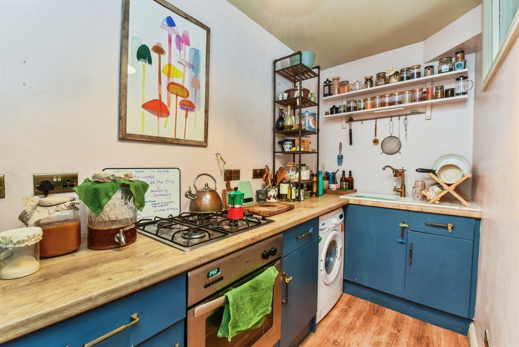 Property photo 2 of 17