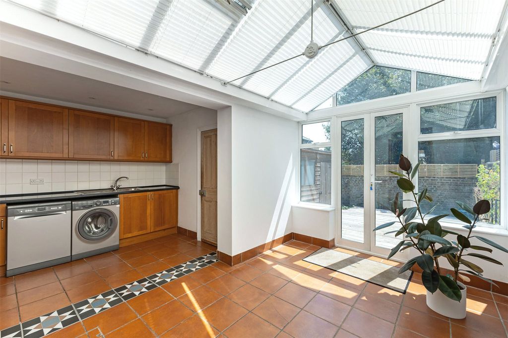 Property photo 2 of 19 Picture No. 14