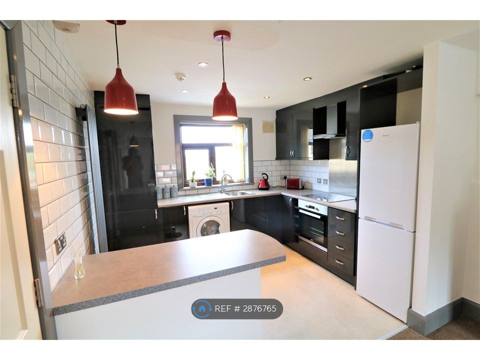 Property photo 2 of 10 Kitchen