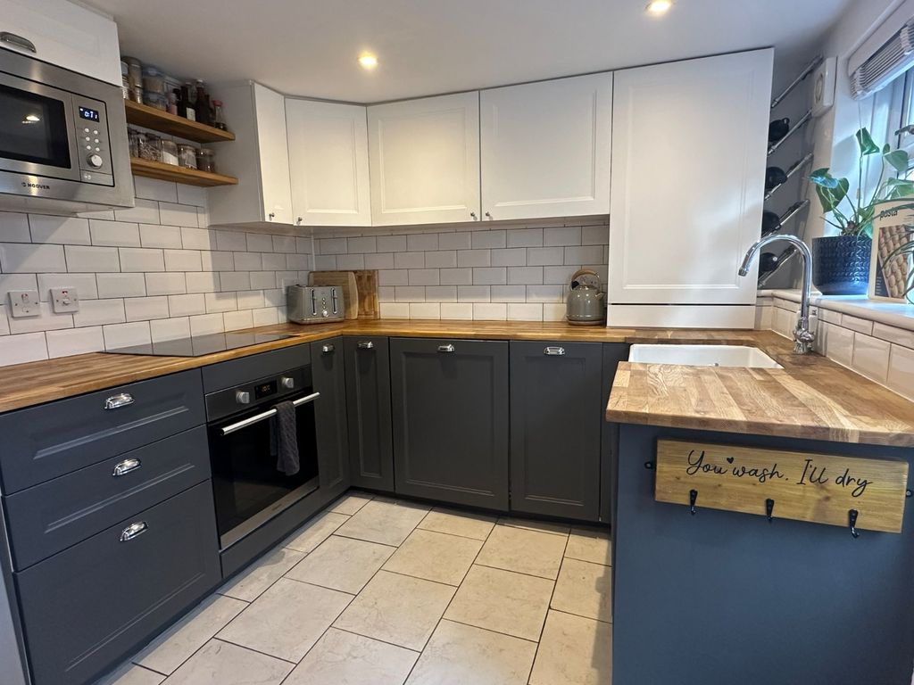Property photo 2 of 16 Kitchen