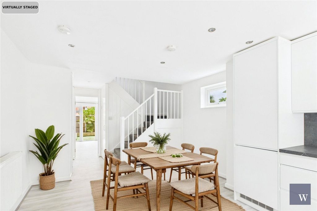 Property photo 2 of 12 Picture No. 23