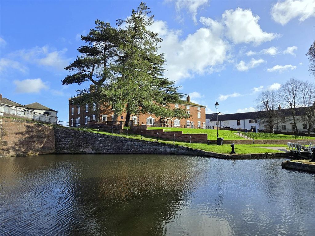 Property photo 1 of 22 4Tonfb.Jpg