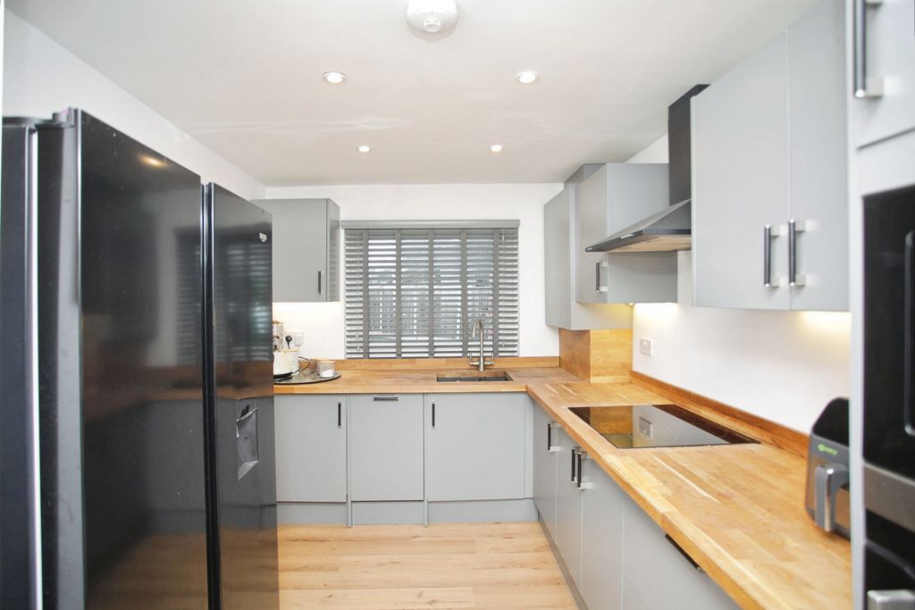 Property photo 3 of 20 3