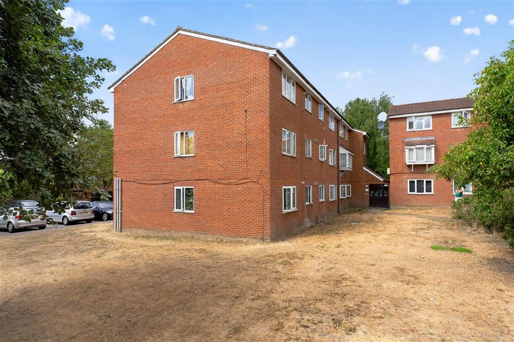 Property photo 1 of 8 External Front