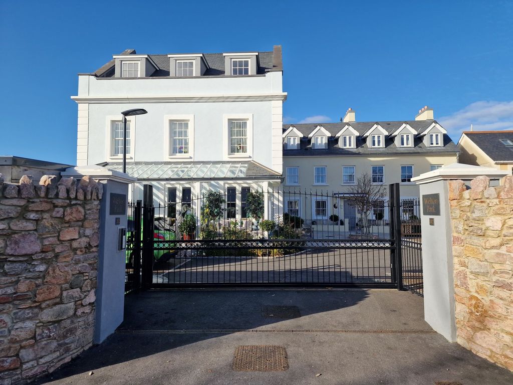 Property photo 1 of 22